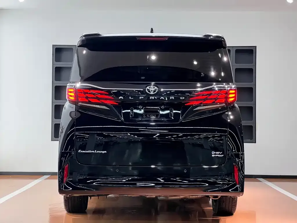 Toyota Alphard — фото 5