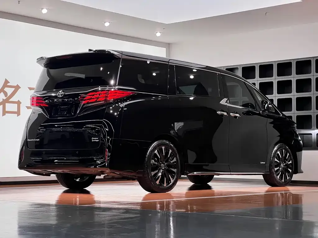 Toyota Alphard — фото 10