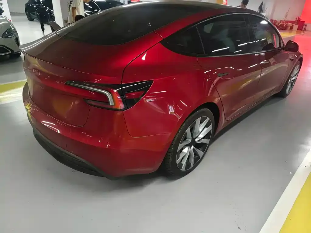 Tesla Model 3 — фото 10