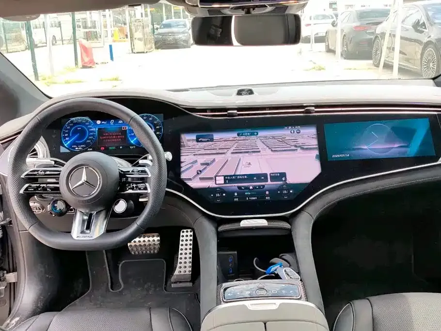 Mercedes-Benz EQS AMG — фото 8