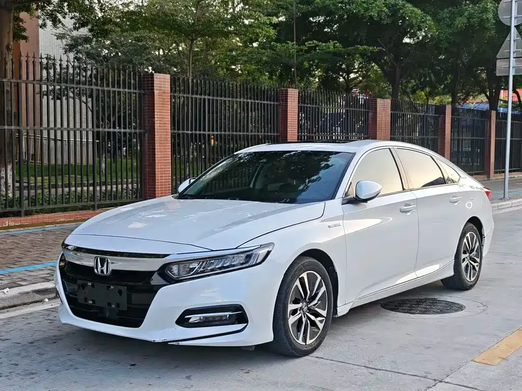 Honda Accord — фото 1