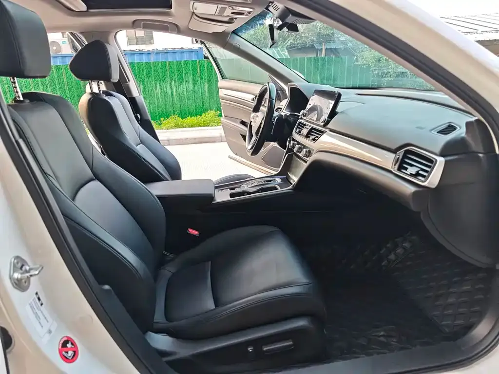 Honda Accord — фото 9