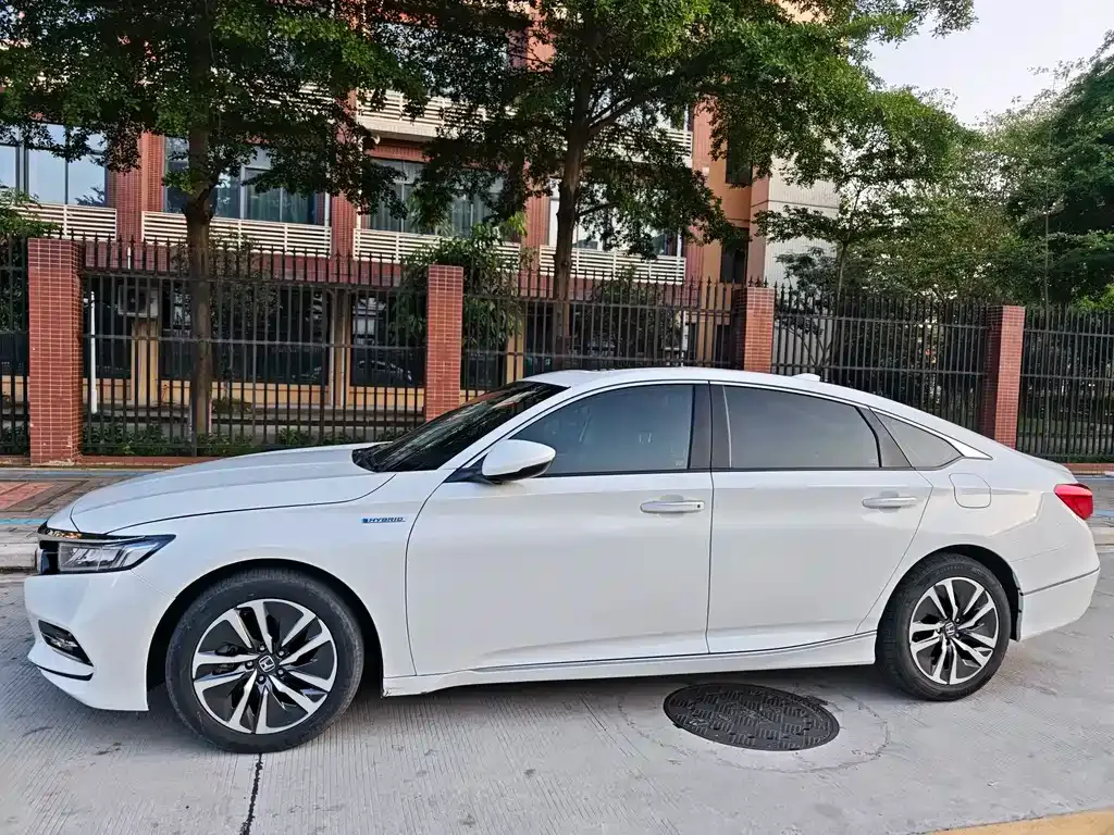 Honda Accord — фото 8