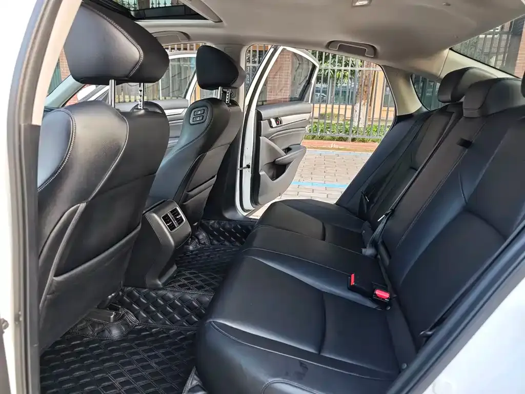 Honda Accord — фото 10