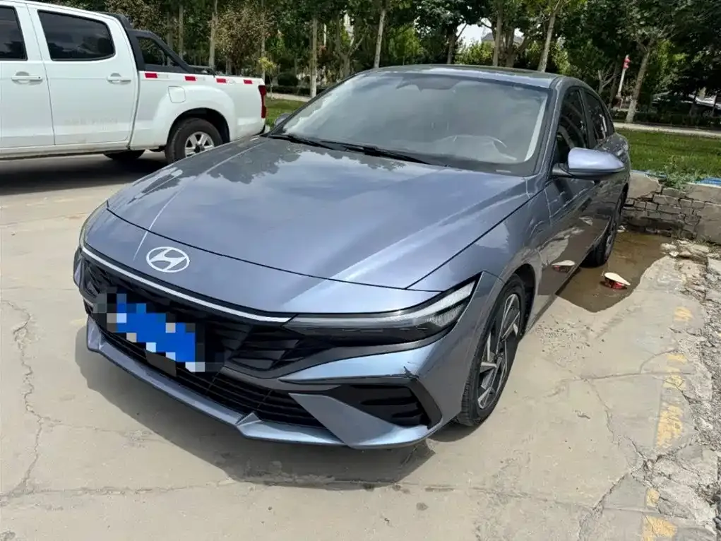 Hyundai Elantra — фото 1