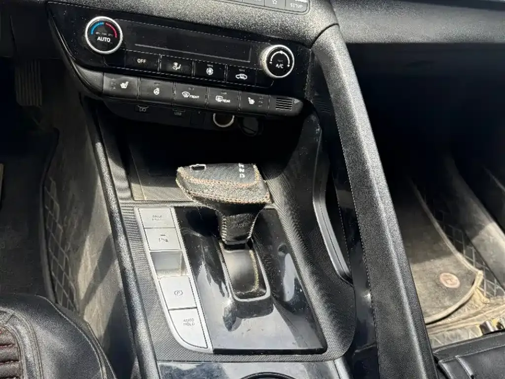 Hyundai Elantra — фото 4