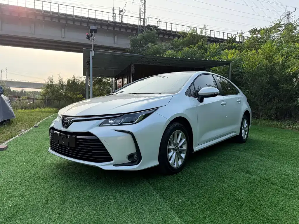 Toyota Corolla — фото 1