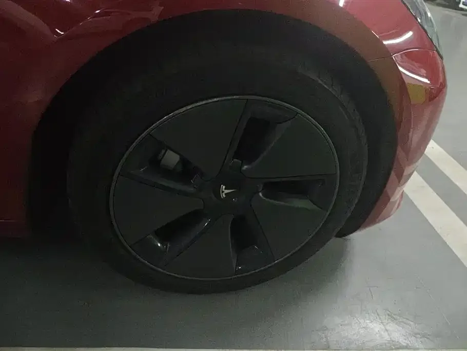 Tesla Model 3 — фото 10