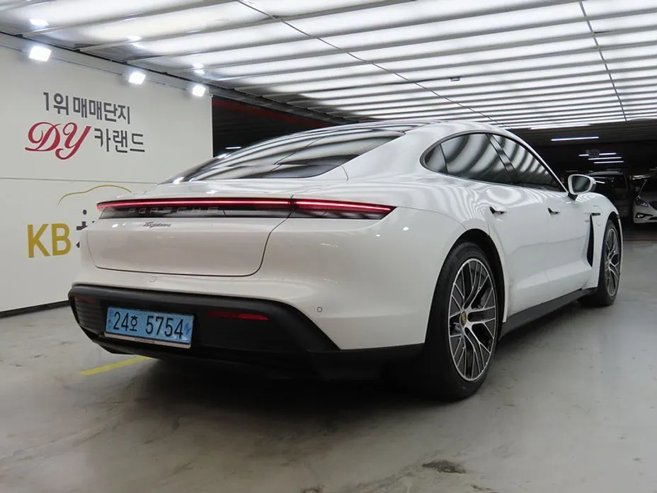 Porsche Taycan 2023 из KR, фото 3