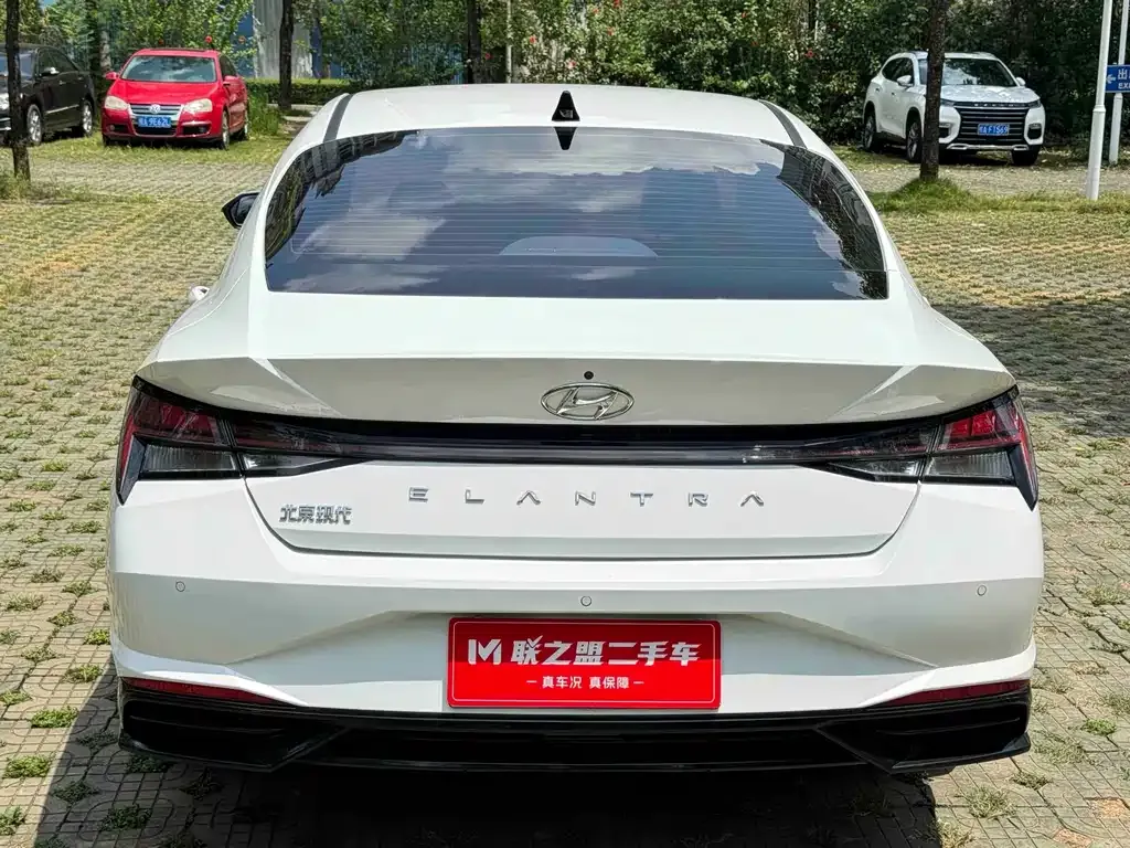 Hyundai Elantra — фото 2