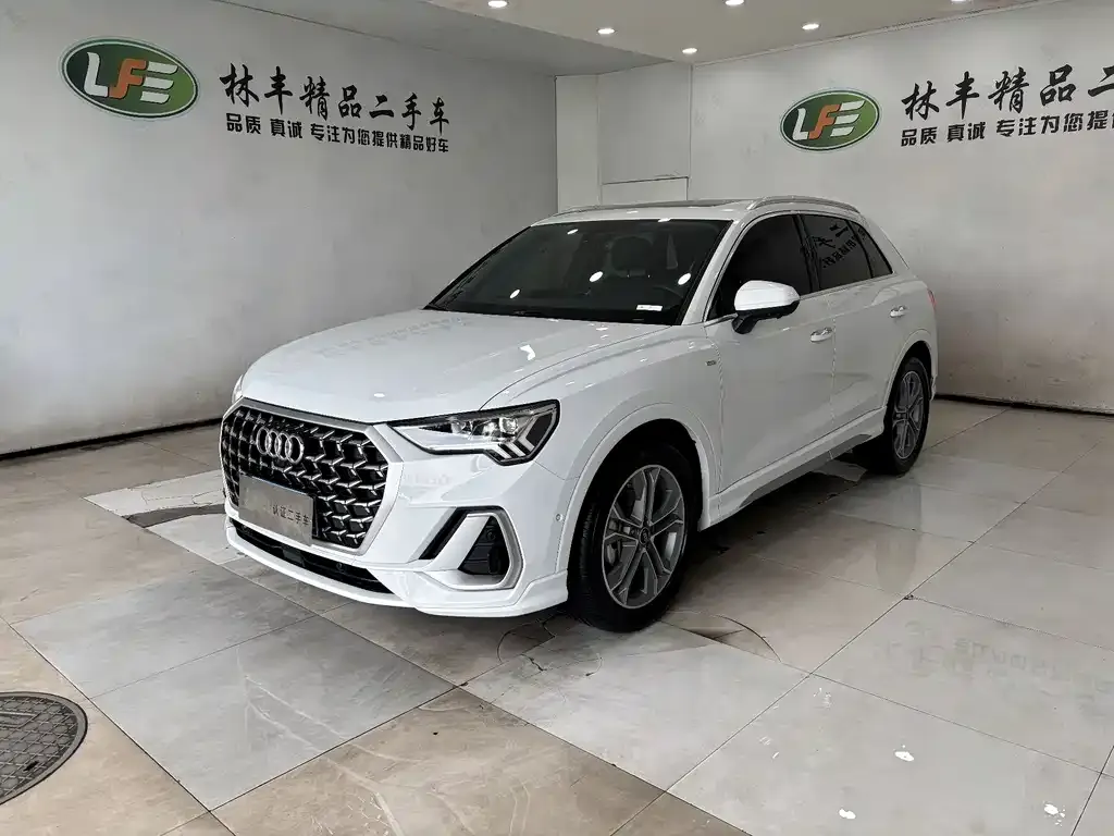 Audi Q3 — фото 1