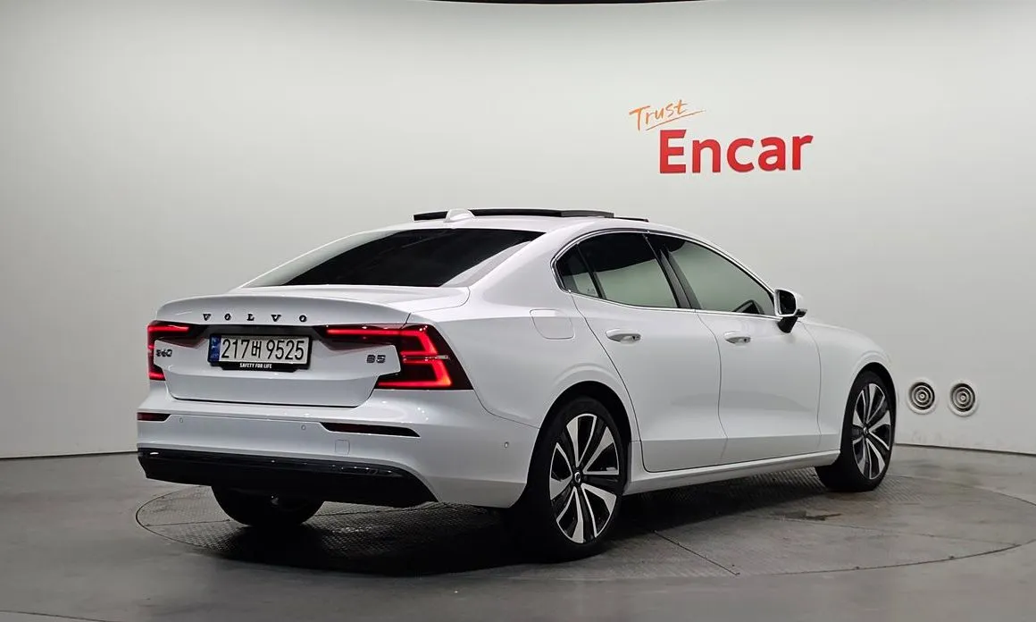Volvo S60 2024 из KR, фото 3