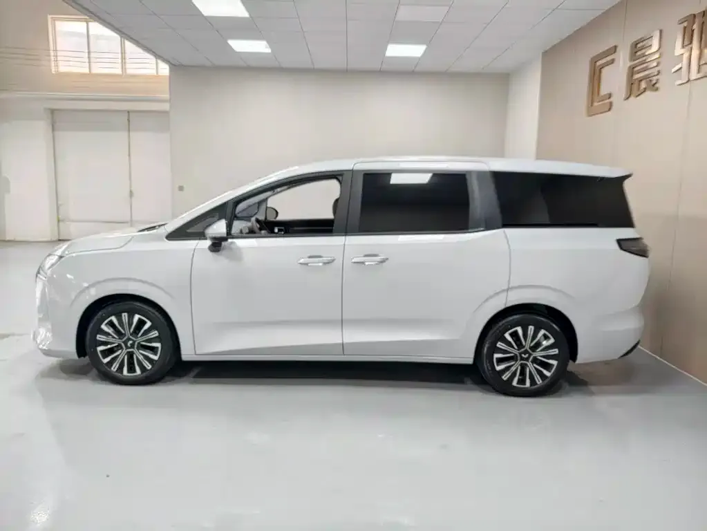 Wuling 星光730 — фото 2
