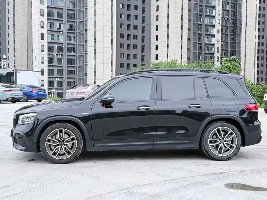 Mercedes-Benz GLB AMG — фото 9