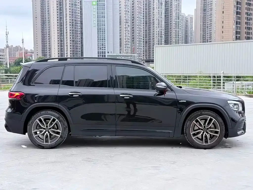 Mercedes-Benz GLB AMG — фото 10