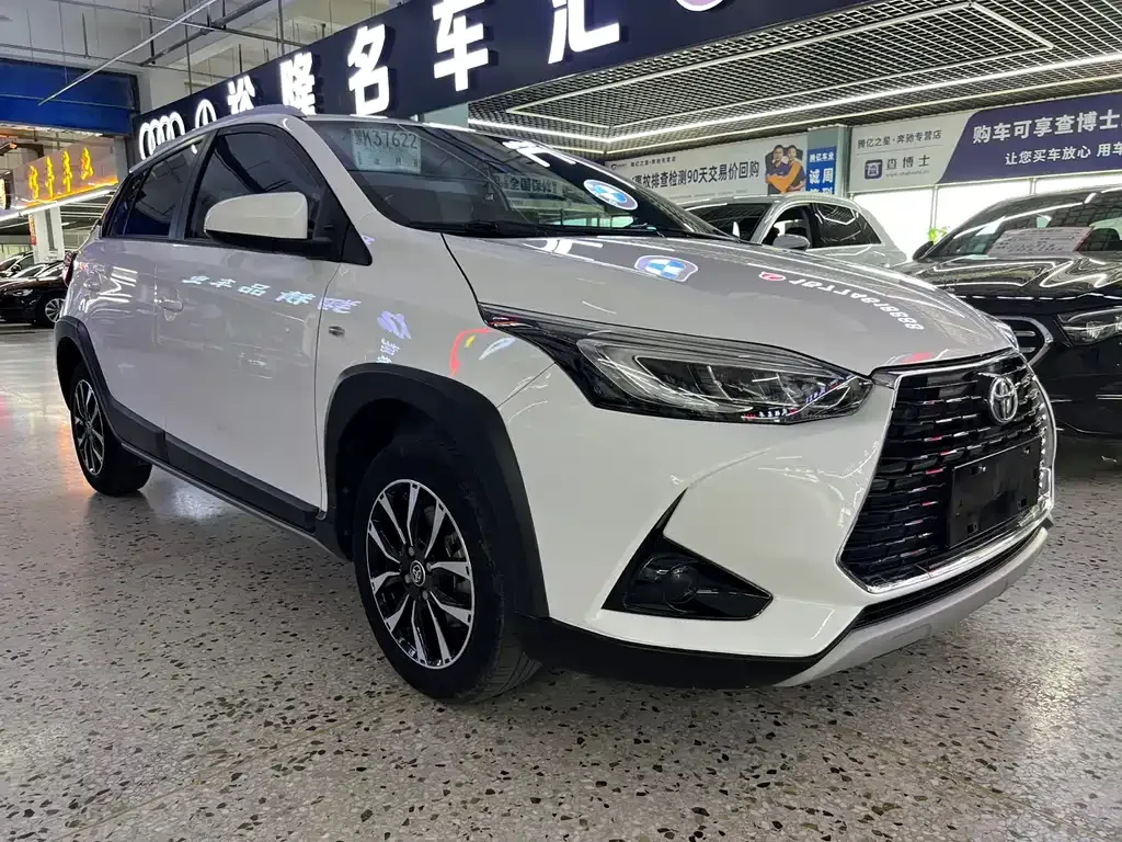 Toyota Yaris L — фото 10