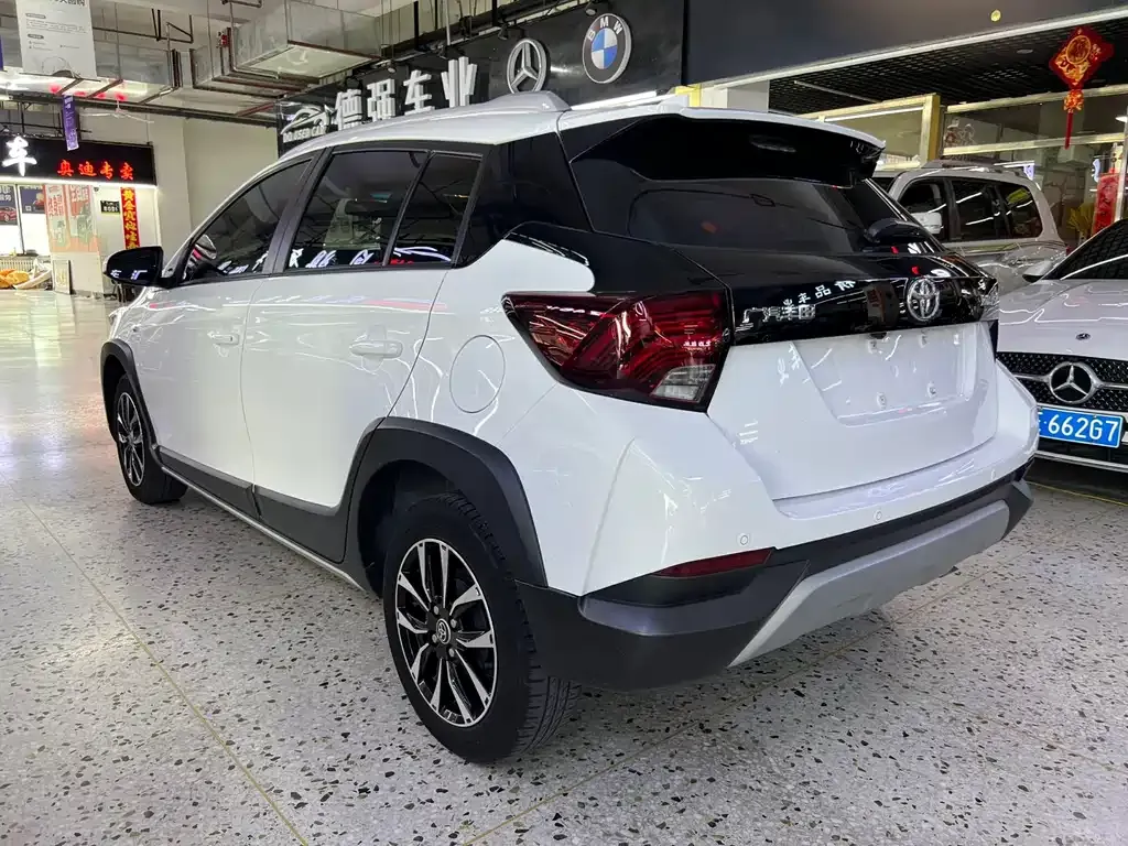 Toyota Yaris L — фото 7
