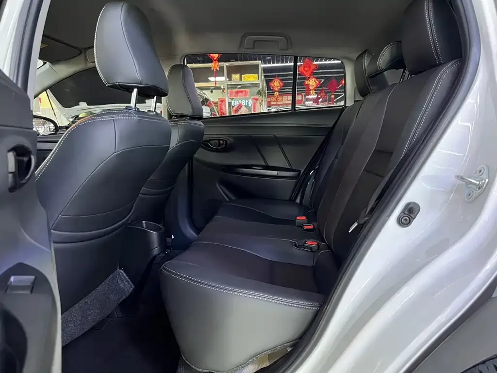 Toyota Yaris L — фото 2
