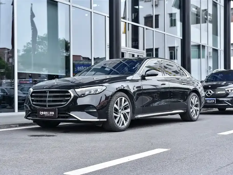 Mercedes-Benz E-Class — фото 1