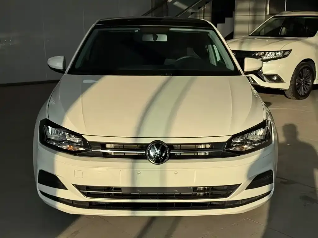 Volkswagen Polo — фото 10