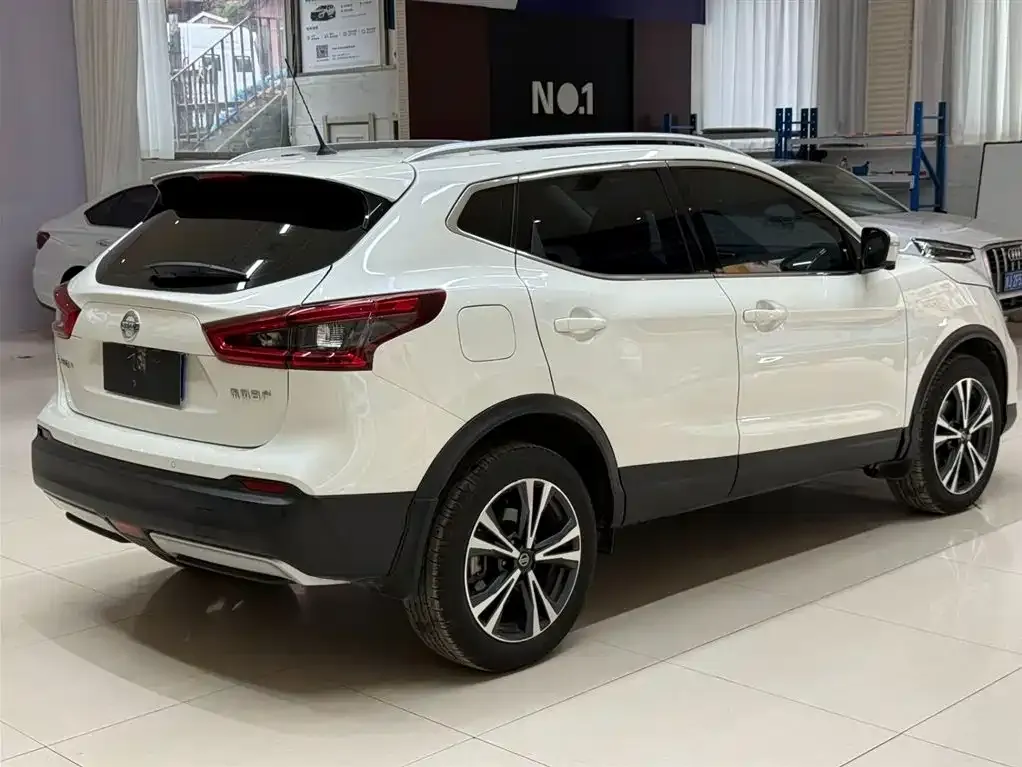 Nissan Qashqai — фото 7
