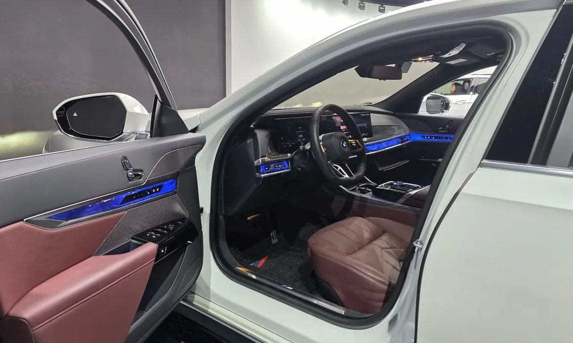 BMW i7 — фото 10