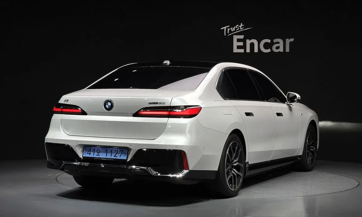 BMW i7 — фото 5