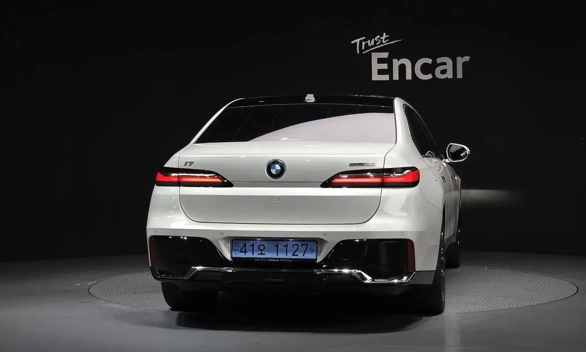 BMW i7 — фото 6