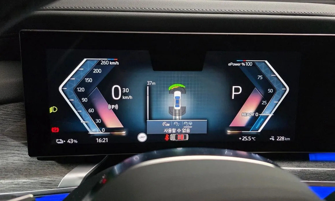 BMW i7 — фото 4