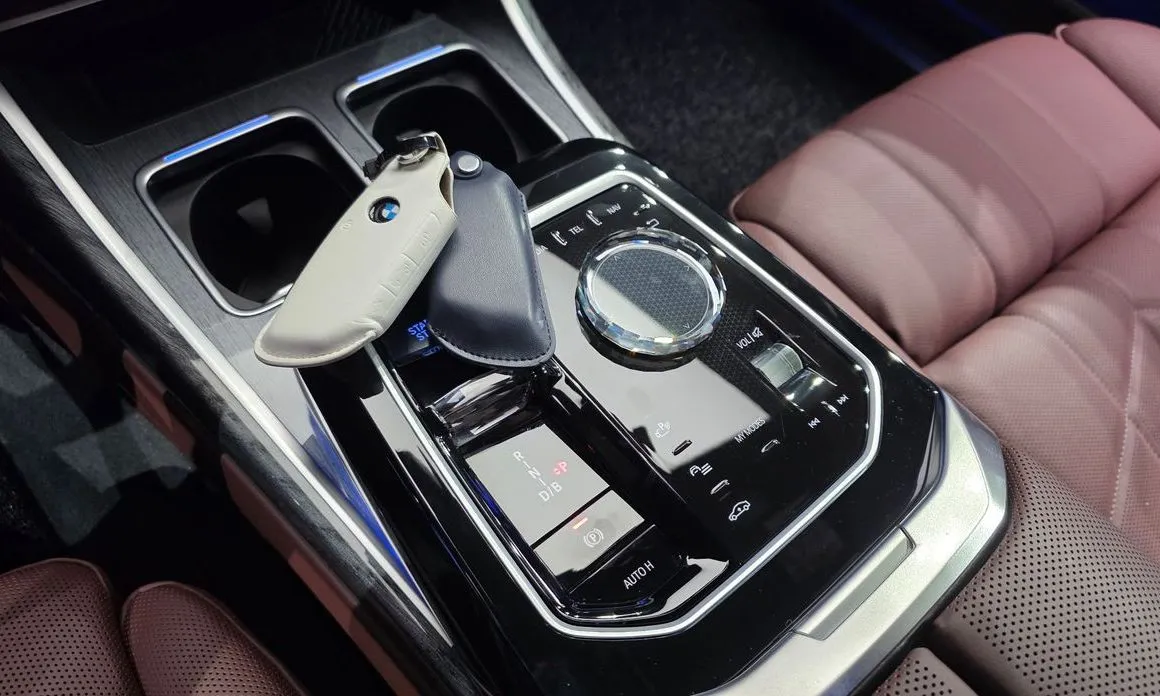 BMW i7 — фото 9