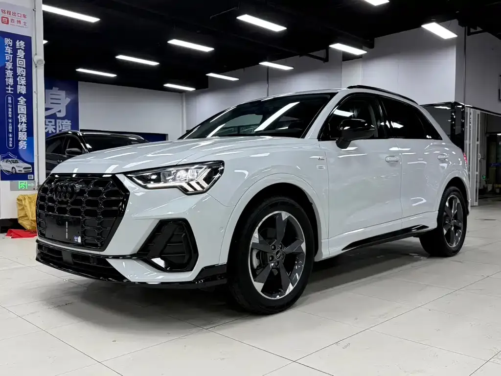 Audi Q3 — фото 1