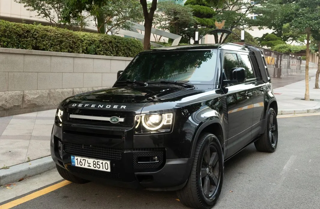 Land Rover Defender — фото 1