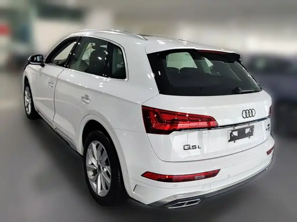 Audi Q5L — фото 8