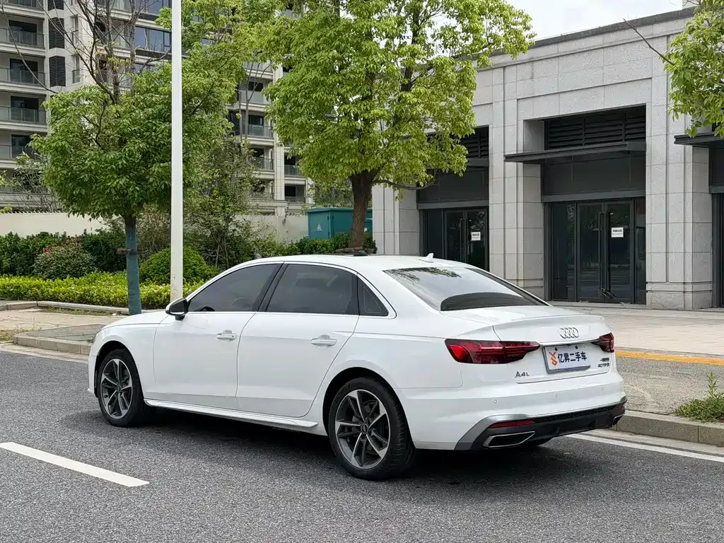 Audi A4L — фото 10