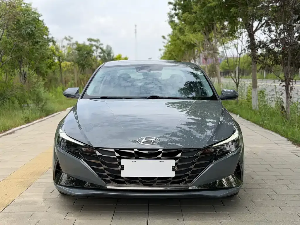 Hyundai Elantra — фото 2