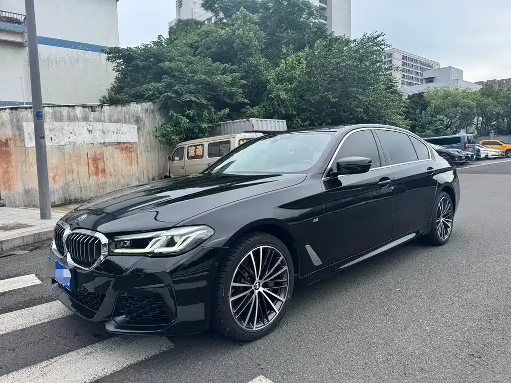 BMW 5 Series — фото 1