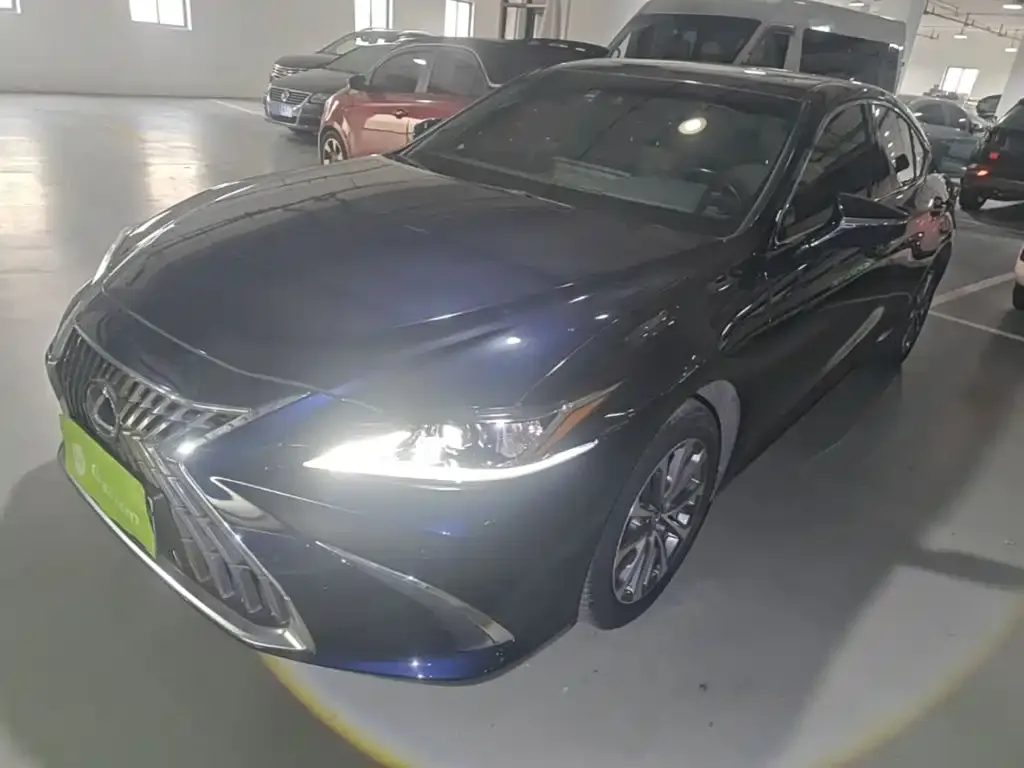 Lexus ES — фото 1