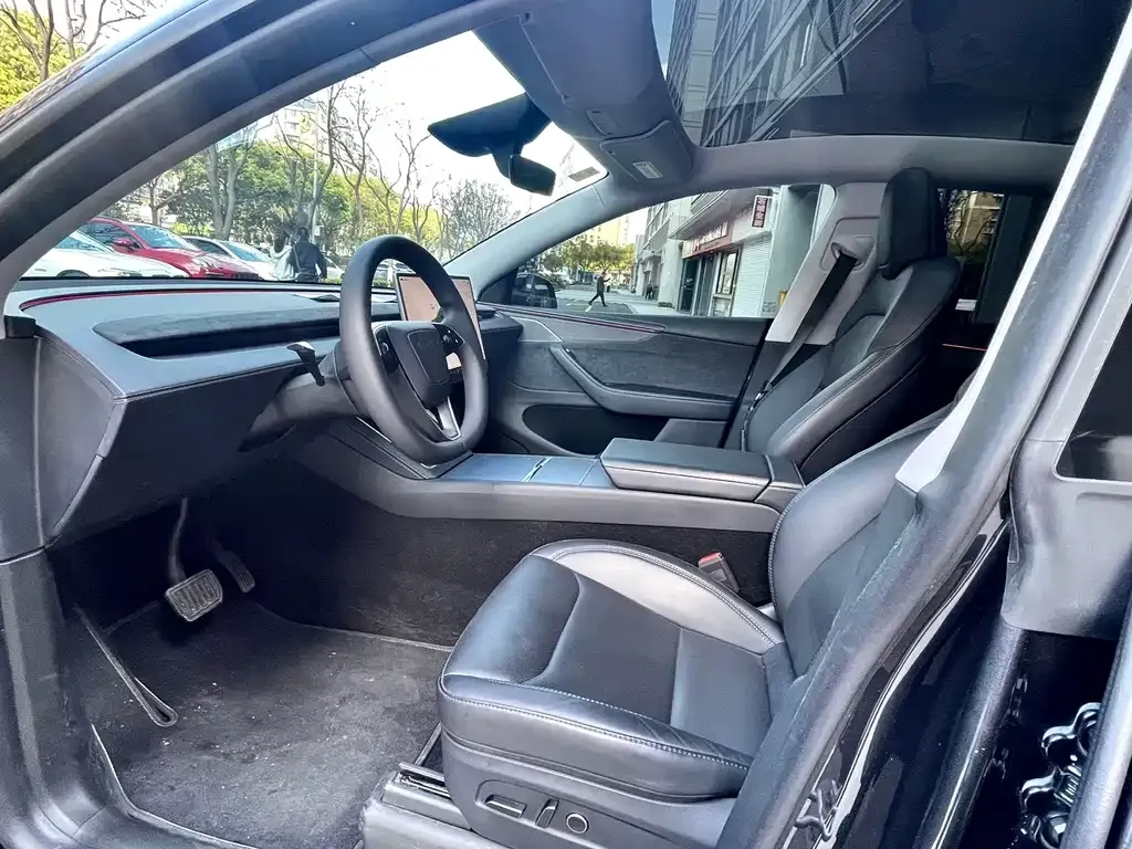 Tesla Model Y — фото 9