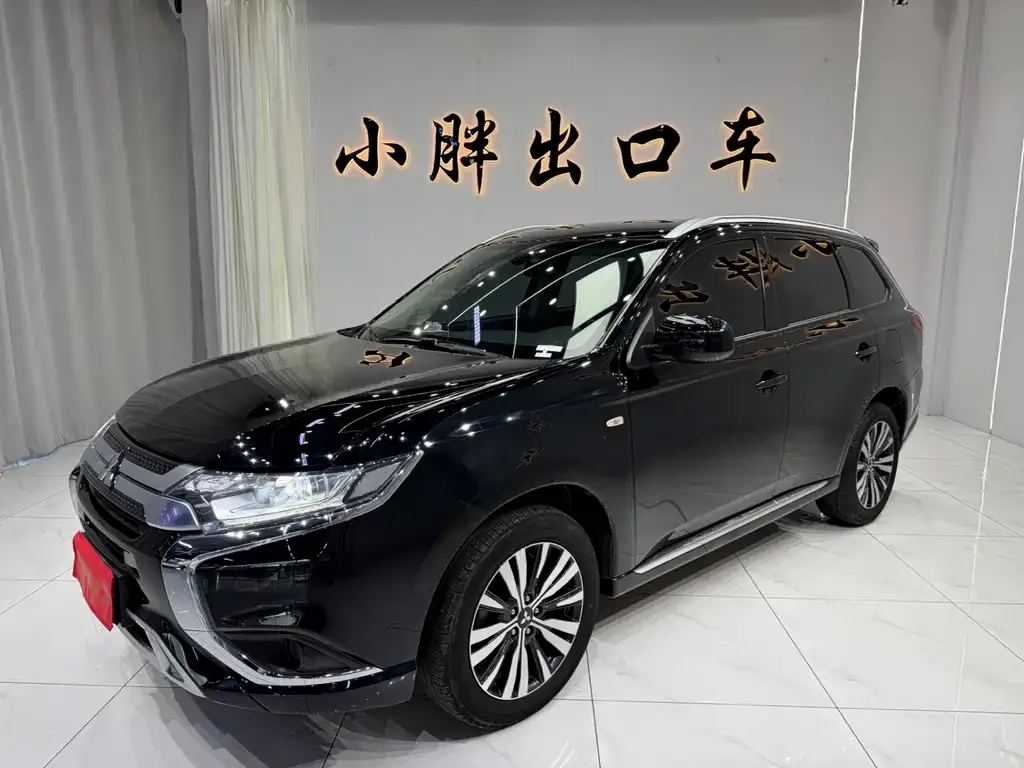 Mitsubishi Outlander — фото 1