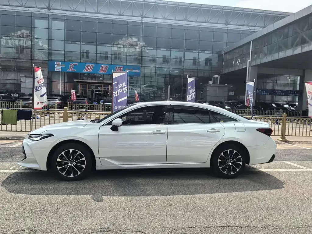 Toyota Avalon — фото 10