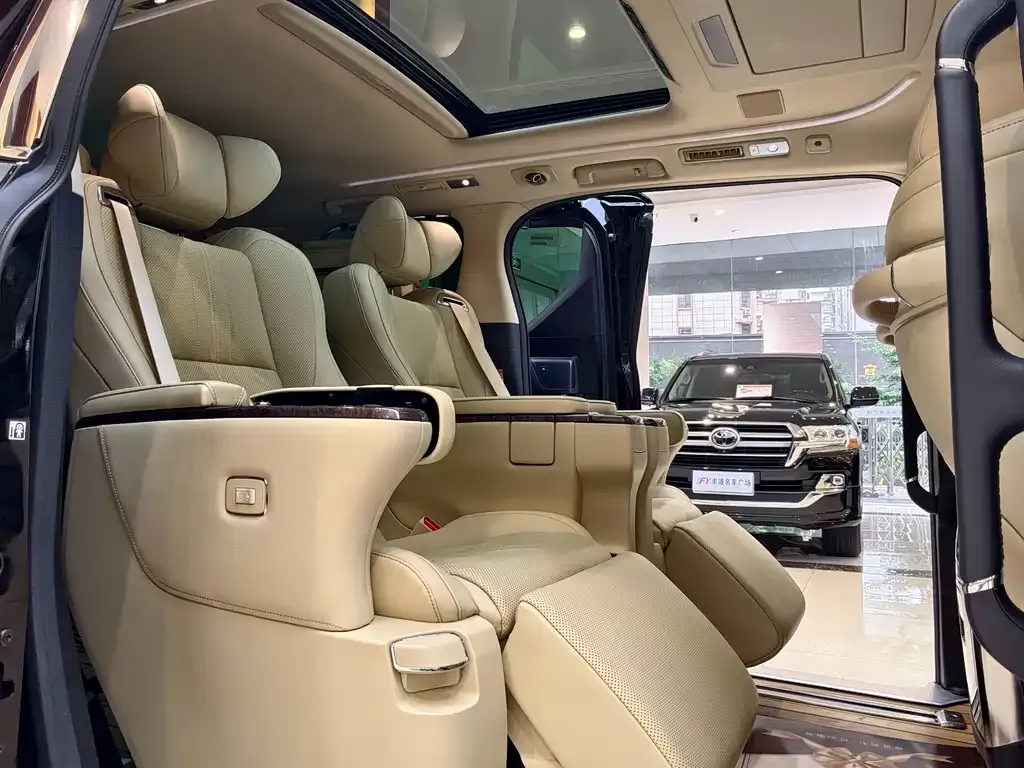 Toyota Alphard — фото 6