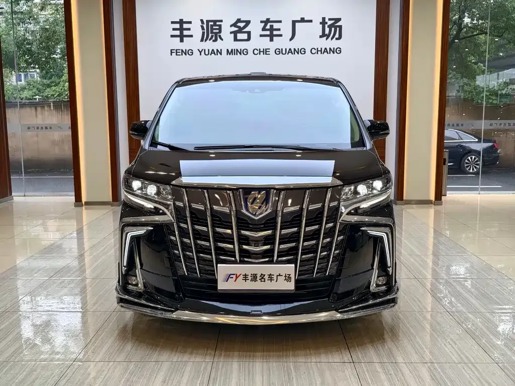 Toyota Alphard — фото 5