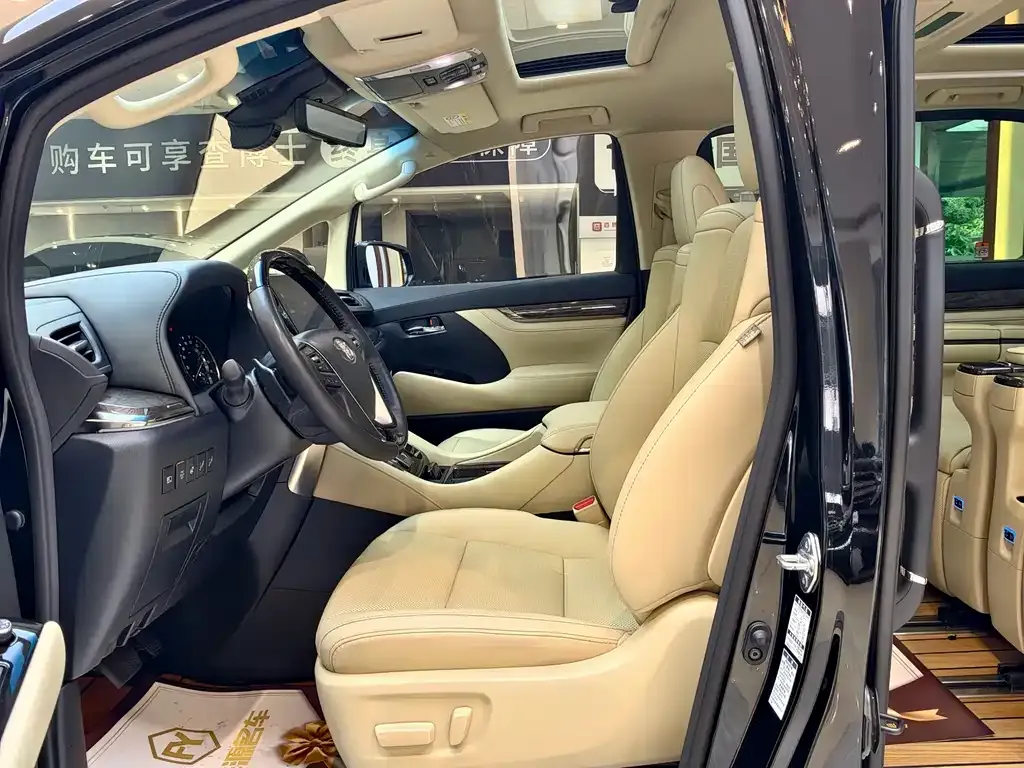 Toyota Alphard — фото 4