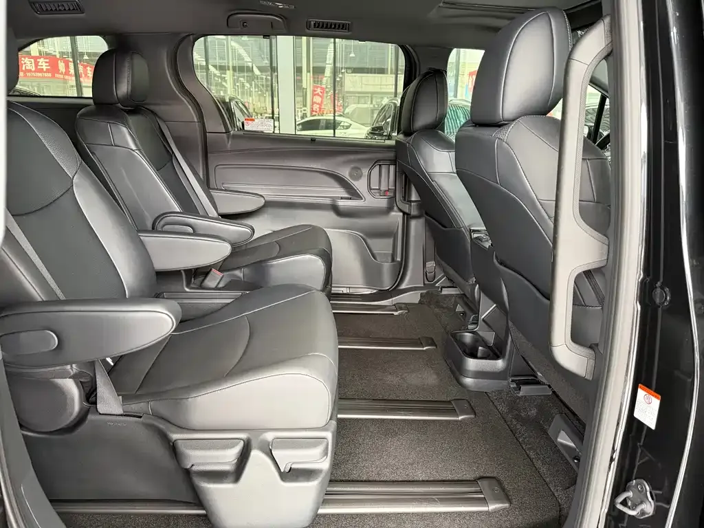 Toyota Granvia — фото 4