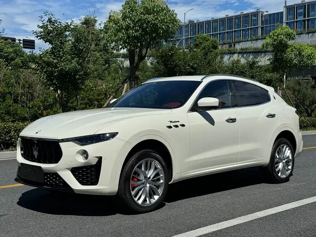 Maserati Levante — фото 1