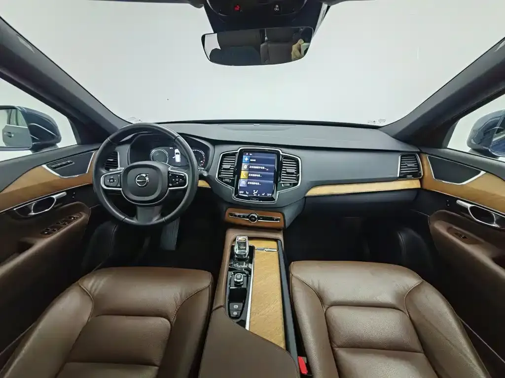Volvo XC90 — фото 10