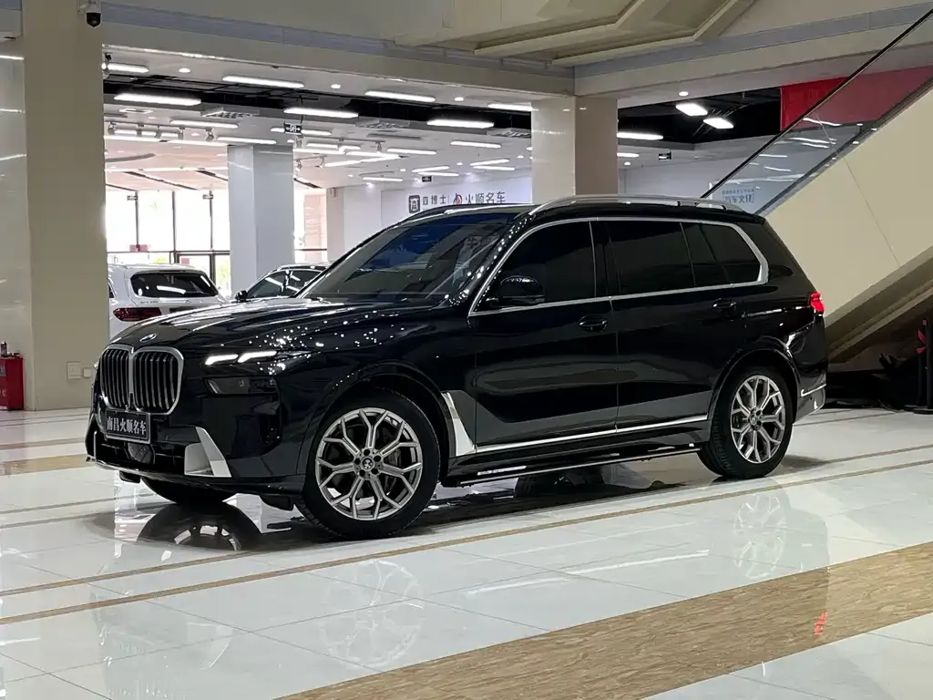BMW X7 — фото 1
