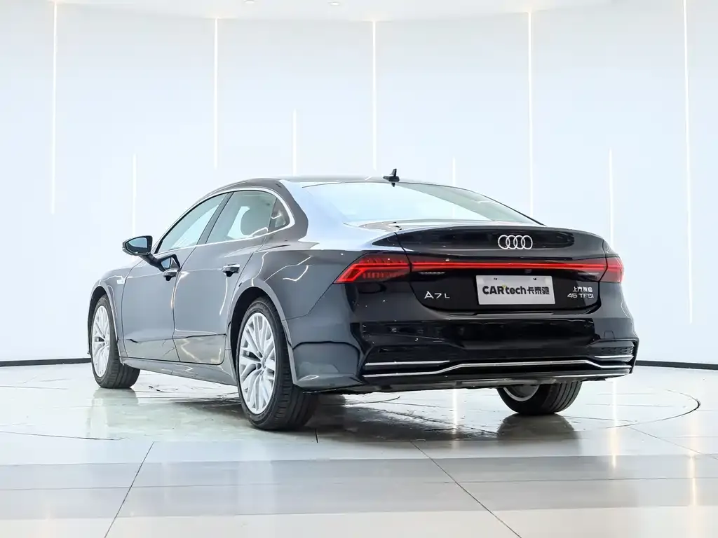 Audi A7L — фото 9