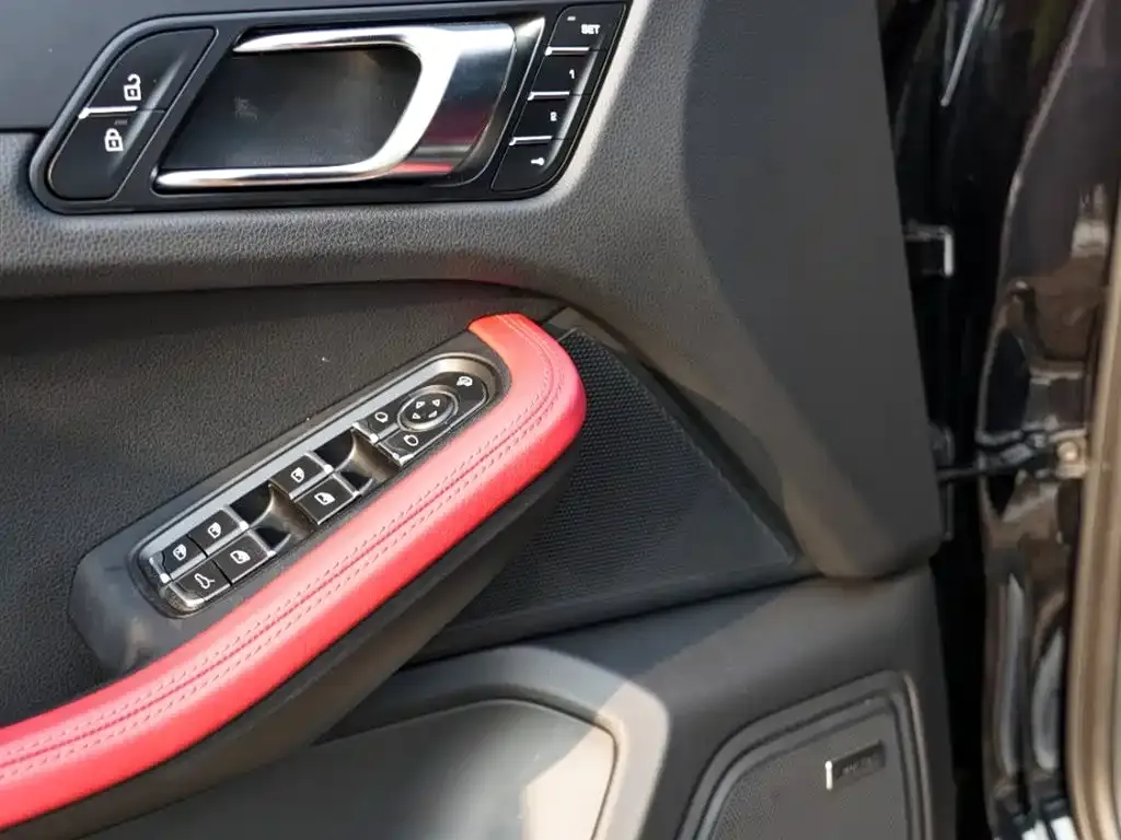 Porsche Macan — фото 7
