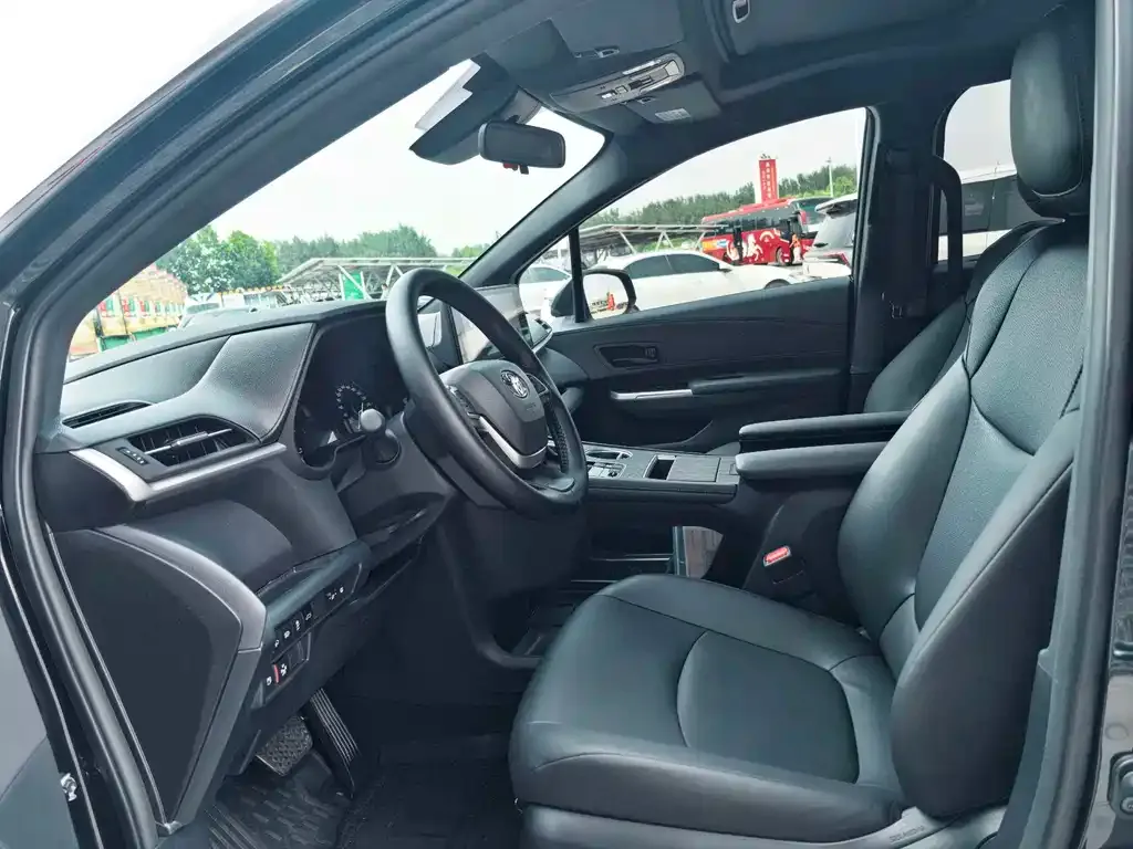 Toyota Granvia — фото 5